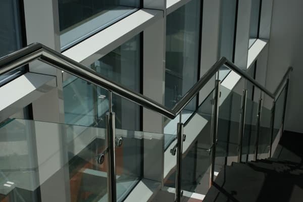 Pasamanos y balcones de aluminio en Cambados
