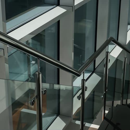 Pasamanos y balcones de aluminio a medida en Cambados