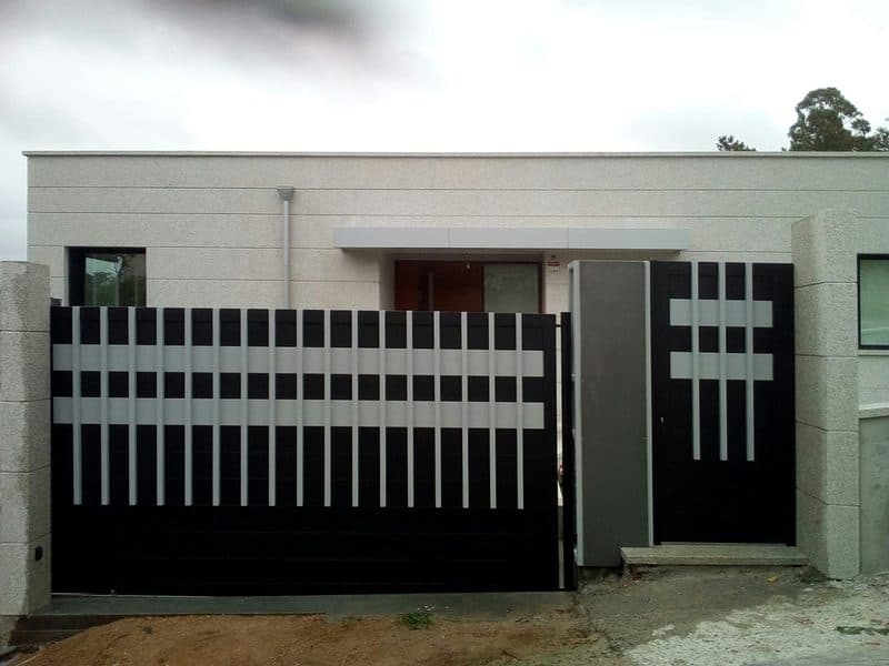 Puertas metálicas a medida en Cambados