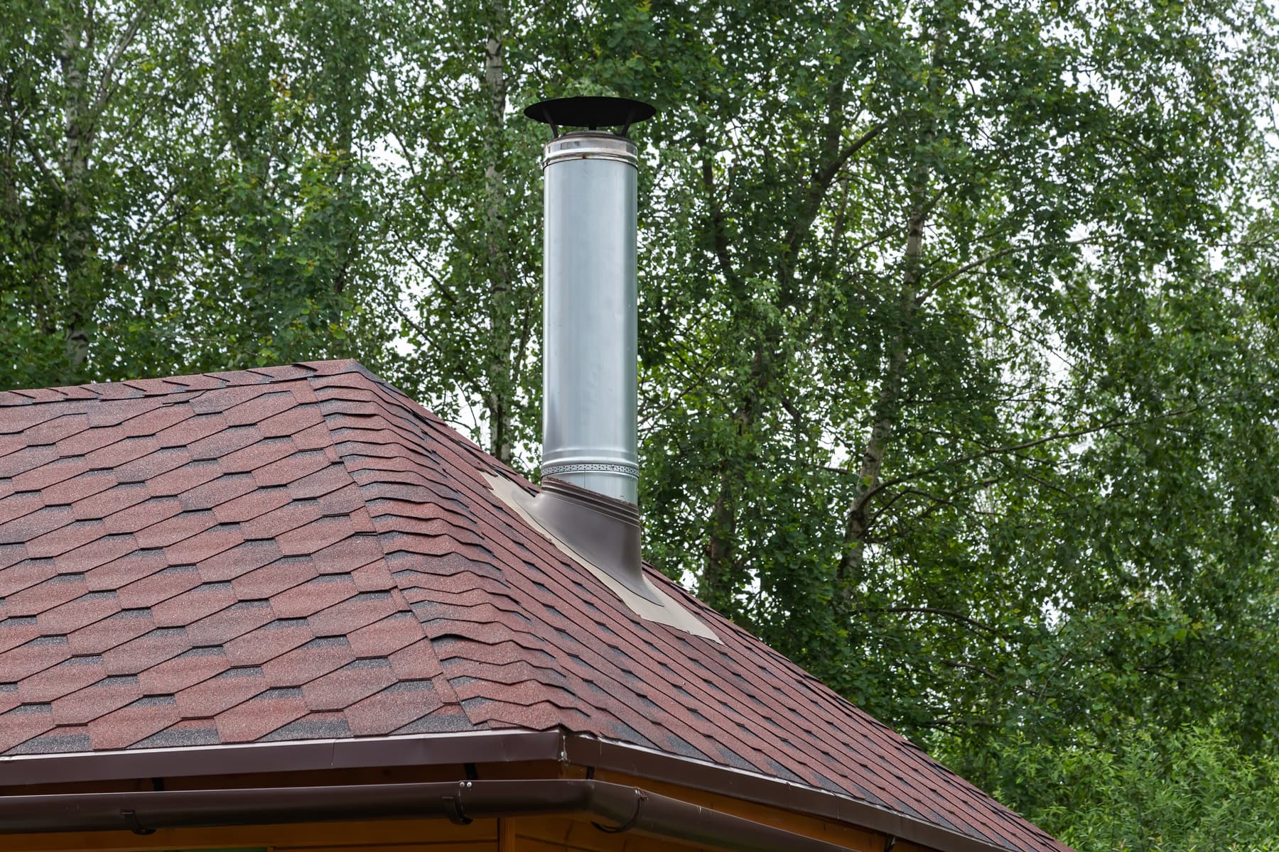 ¿Por qué instalar un capuchón en la chimenea?